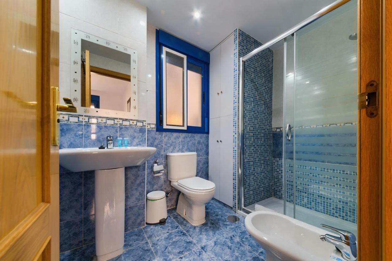 Holidays2Malaga Ayala 450 Mts From Beach & Terrace Exteriör bild